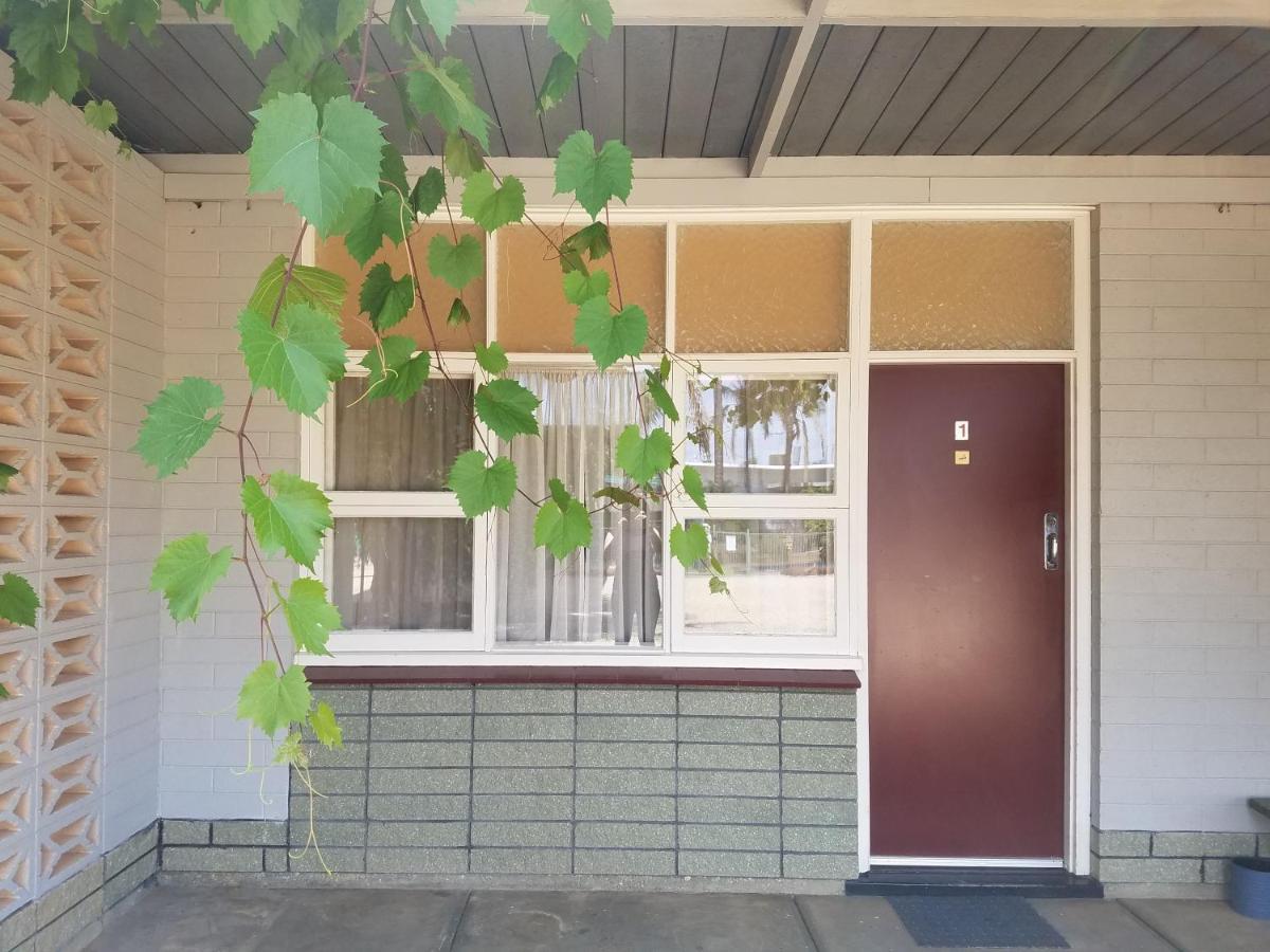 Glossop Motel Winkie Esterno foto