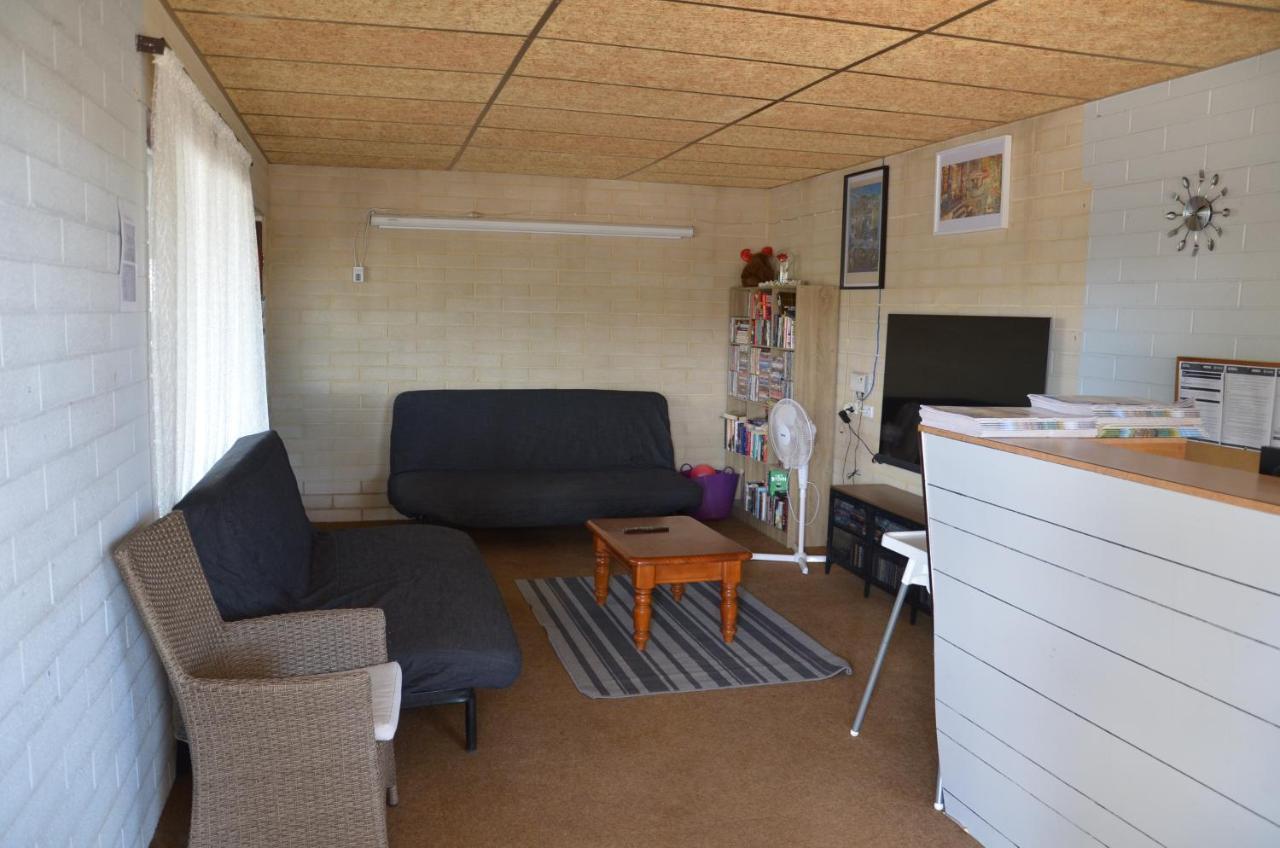 Glossop Motel Winkie Esterno foto