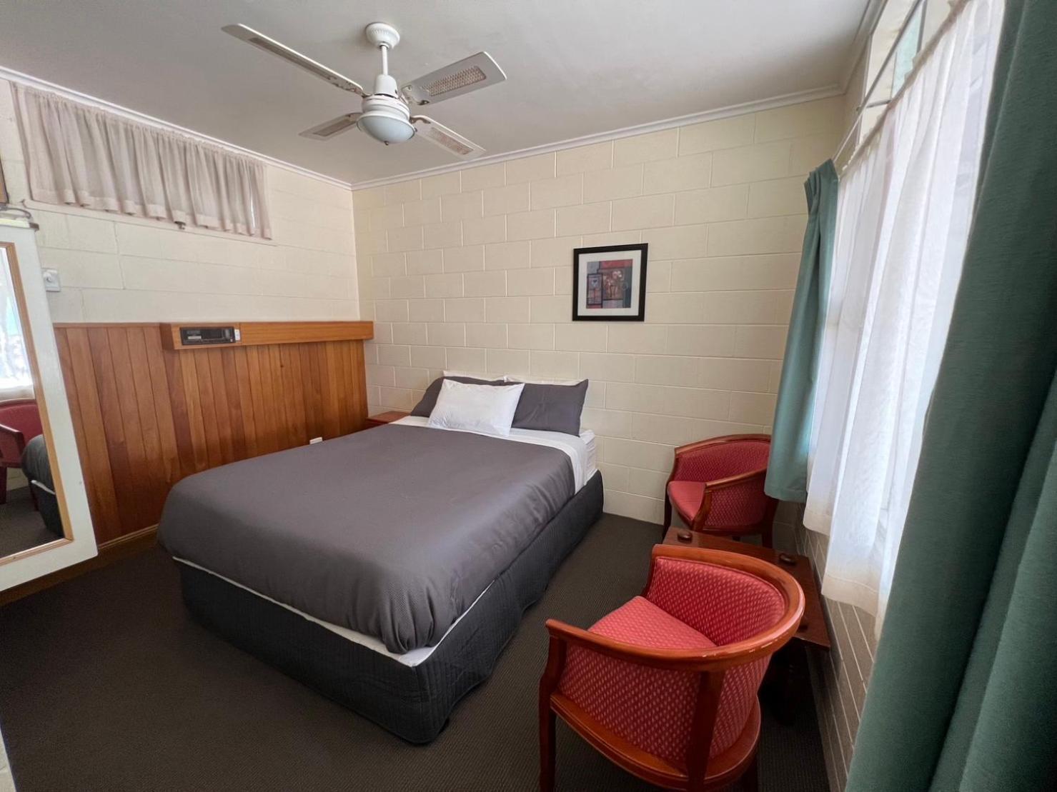 Glossop Motel Winkie Esterno foto